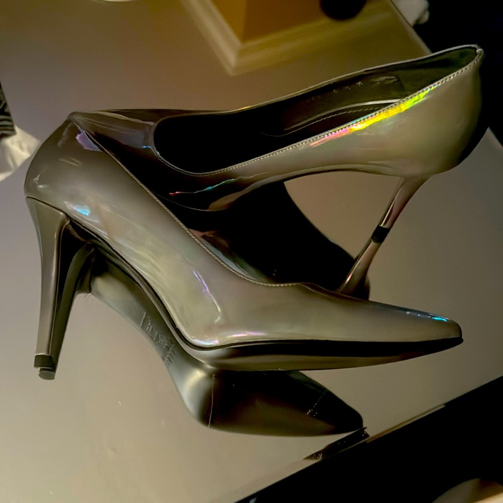 Stuart Weitzman Patent leather iridescent 6.5M